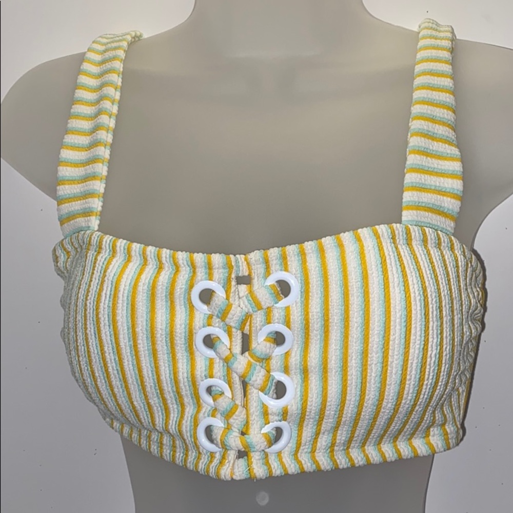 Xhileration textured bikini top size large